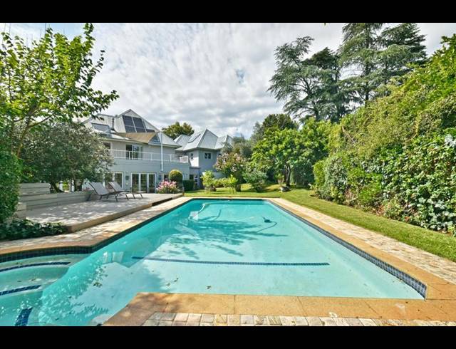 6 BEDROOM HOUSE FOR SALE IN EMMARENTIA